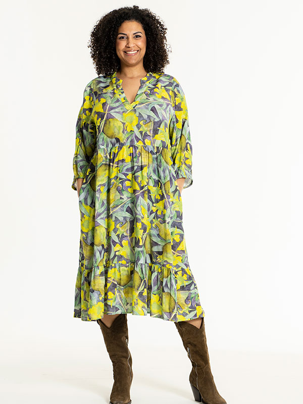 ADALINA - Plus Size Kjole fra Studio