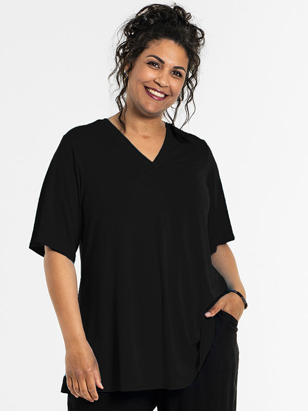 LYKKE - Plus Size Bluse fra Studio