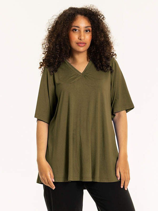 LYKKE - Plus Size Bluse fra Studio