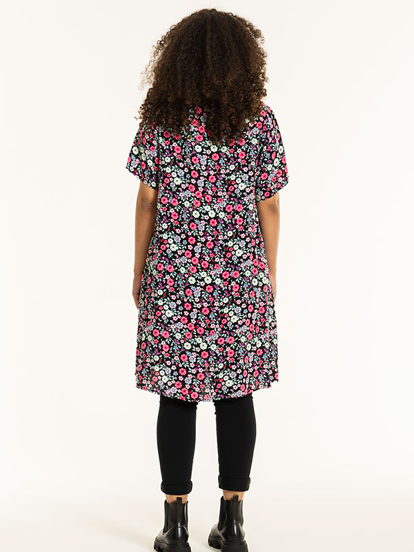 BIRGITTE - Plus Size Kjole fra Studio