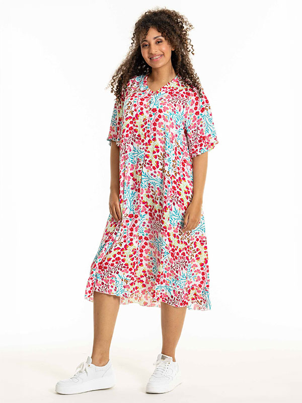 SALLY - Plus Size Kjole fra Studio