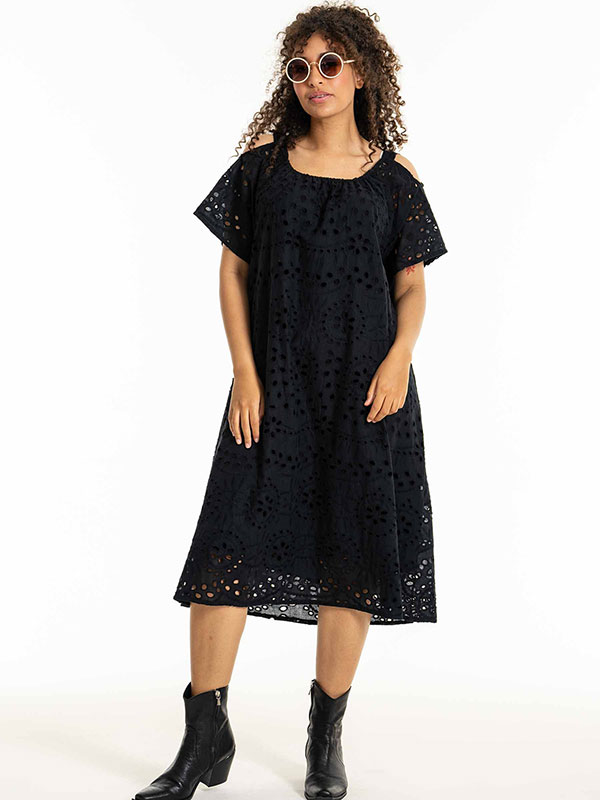 DORRIS - Plus Size Kjole fra Studio