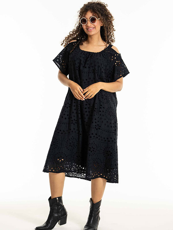 DORRIS - Plus Size Kjole fra Studio