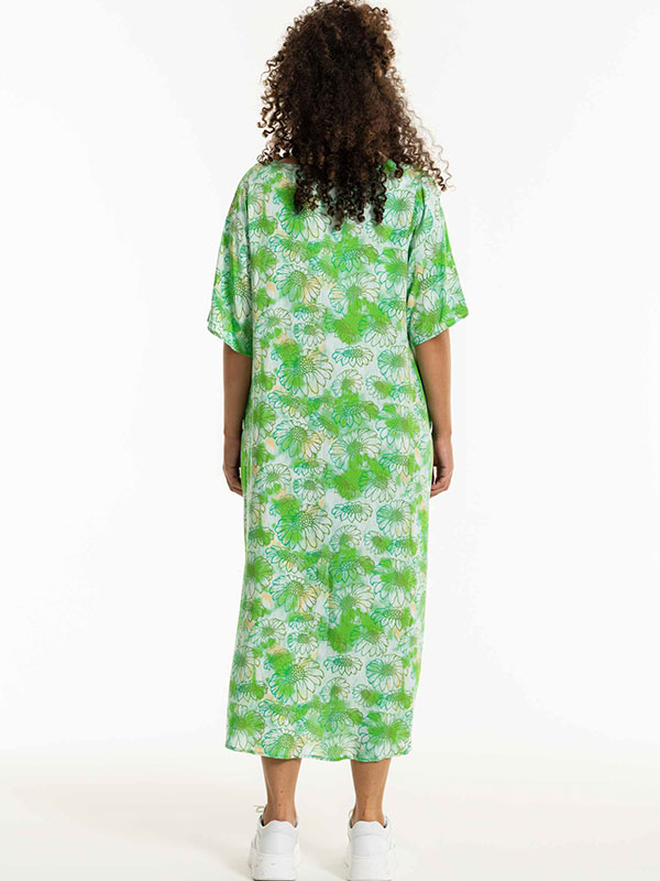 SOLVEJ - Plus Size Kjole fra Studio