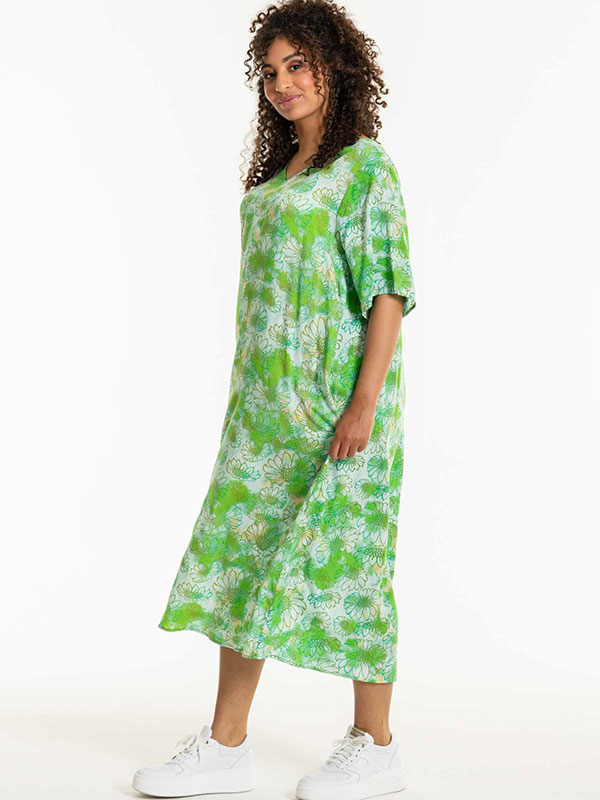 SOLVEJ - Plus Size Kjole fra Studio