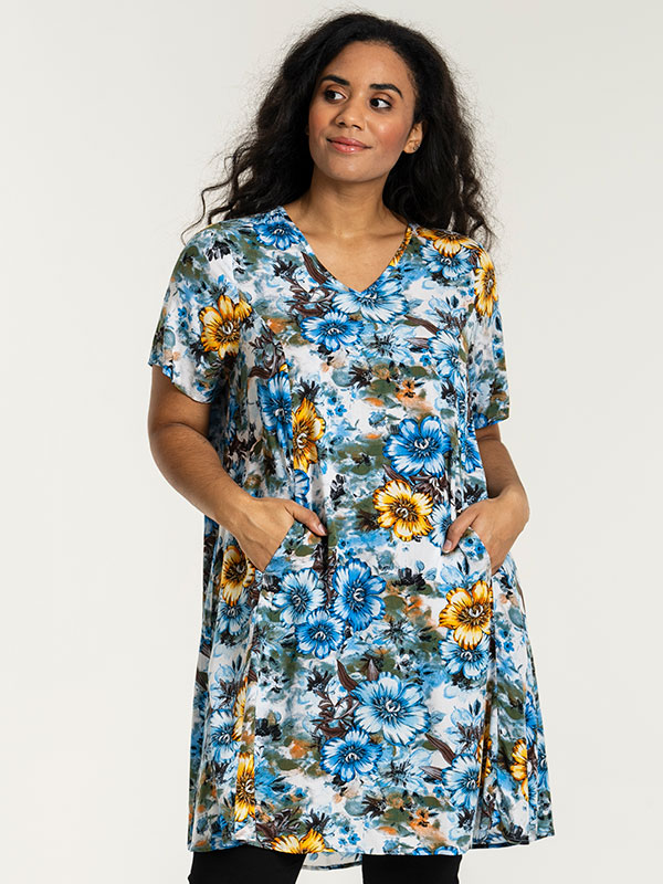BIRGITTE - Plus Size Kjole fra Studio