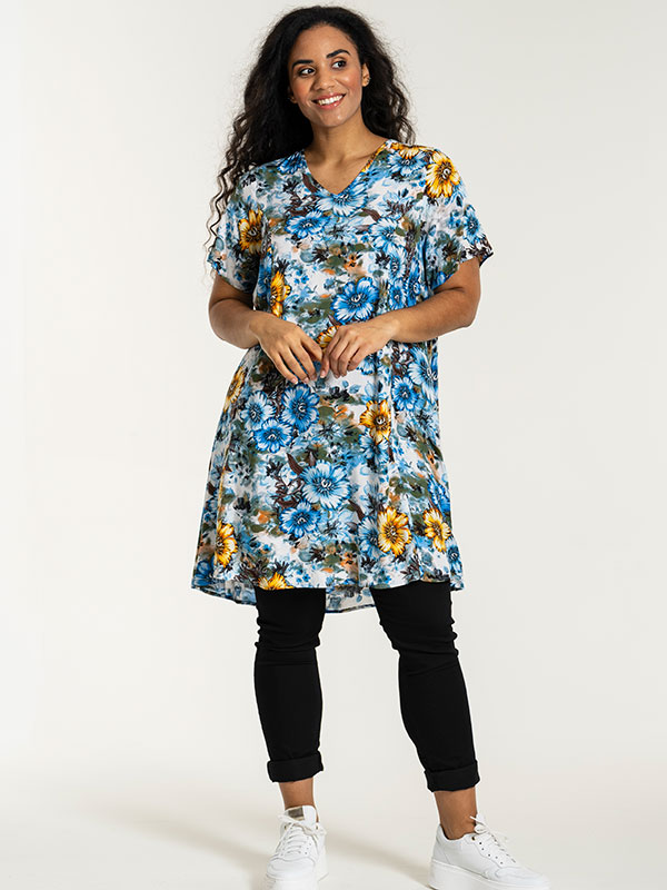 BIRGITTE - Plus Size Kjole fra Studio