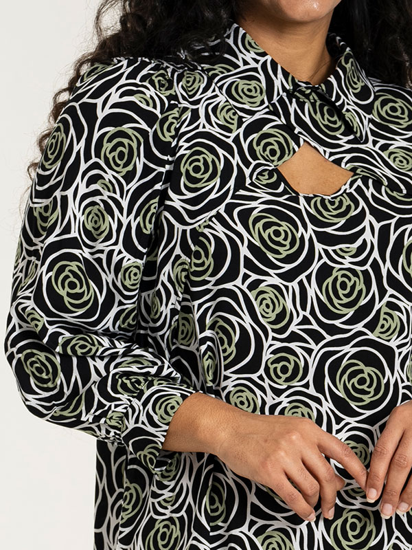 BETTE - Plus Size Kjole fra Studio