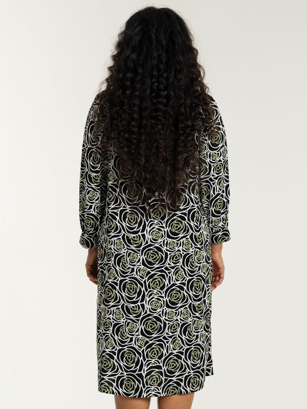 BETTE - Plus Size Kjole fra Studio