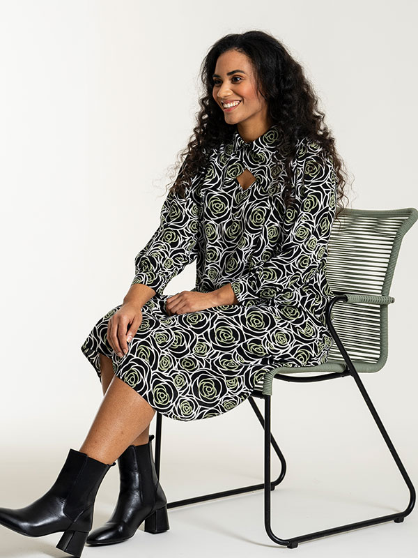 BETTE - Plus Size Kjole fra Studio
