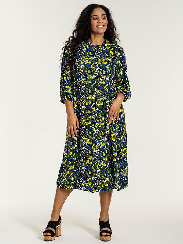 BRIANNE - Plus Size Kjole fra Studio