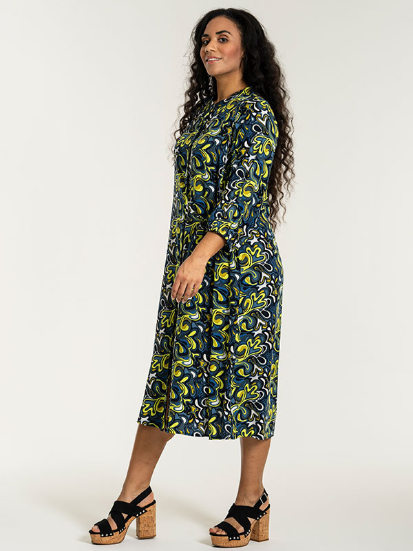 BRIANNE - Plus Size Kjole fra Studio