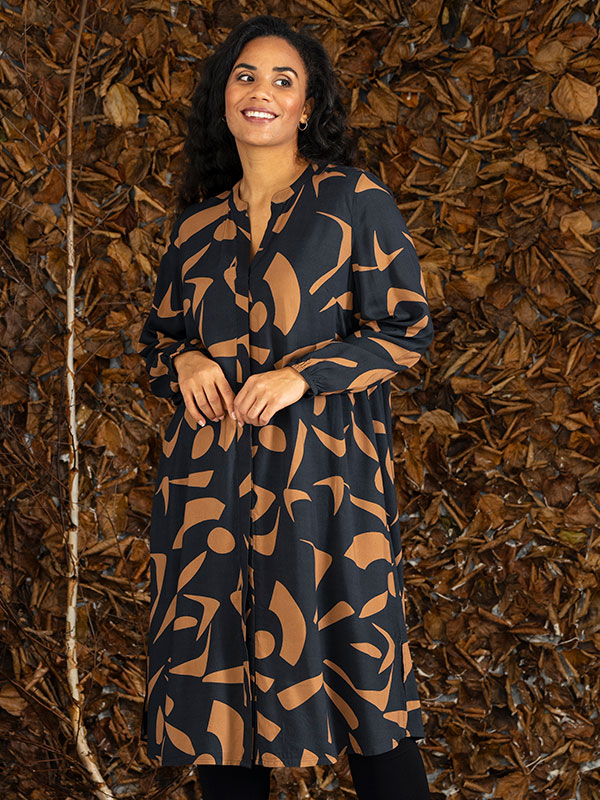 GULLAN - Plus Size Kjole fra Studio