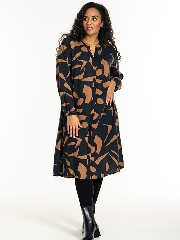 GULLAN - Plus Size Kjole fra Studio