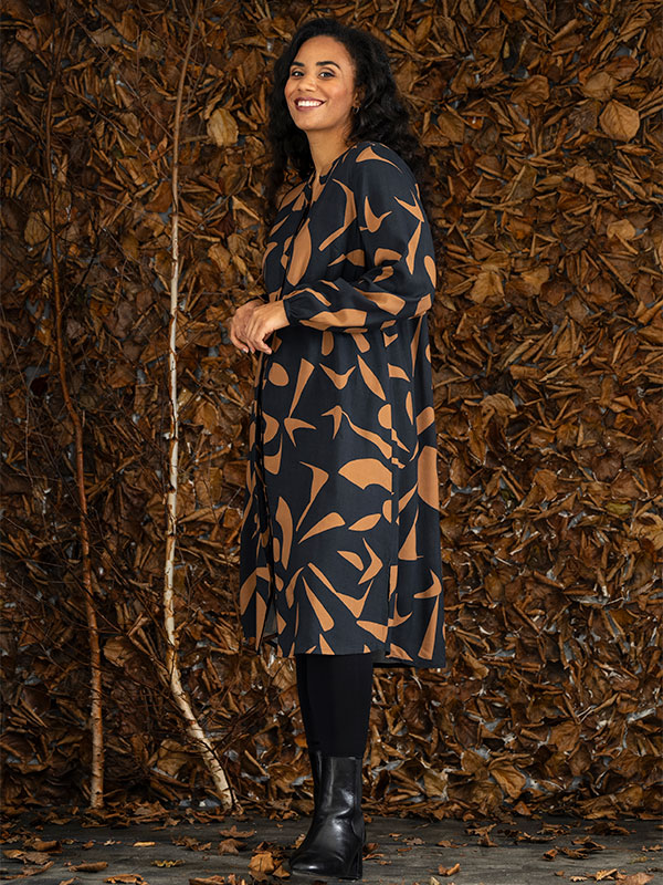 GULLAN - Plus Size Kjole fra Studio