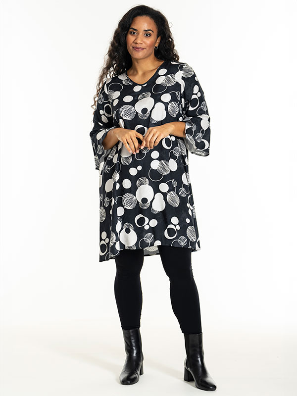 GULLAN - Plus Size Kjole fra Studio