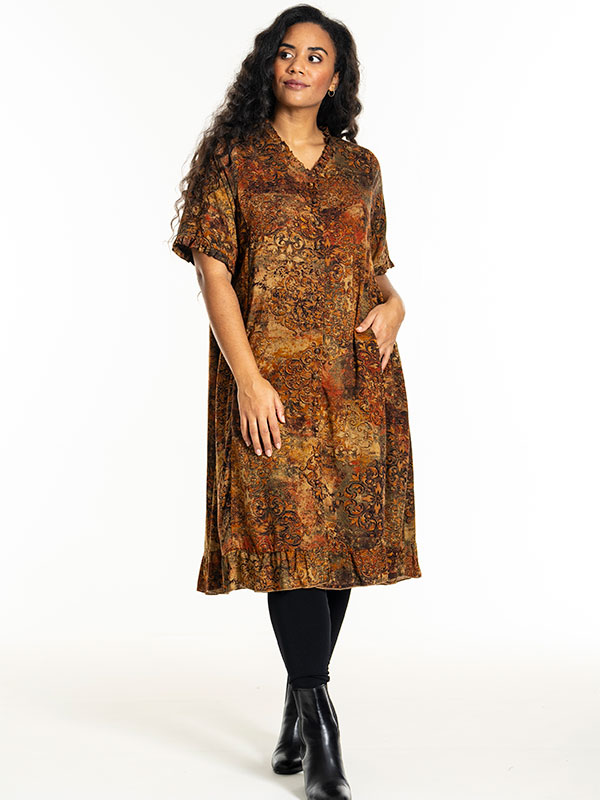 SALLY - Plus Size Kjole fra Studio