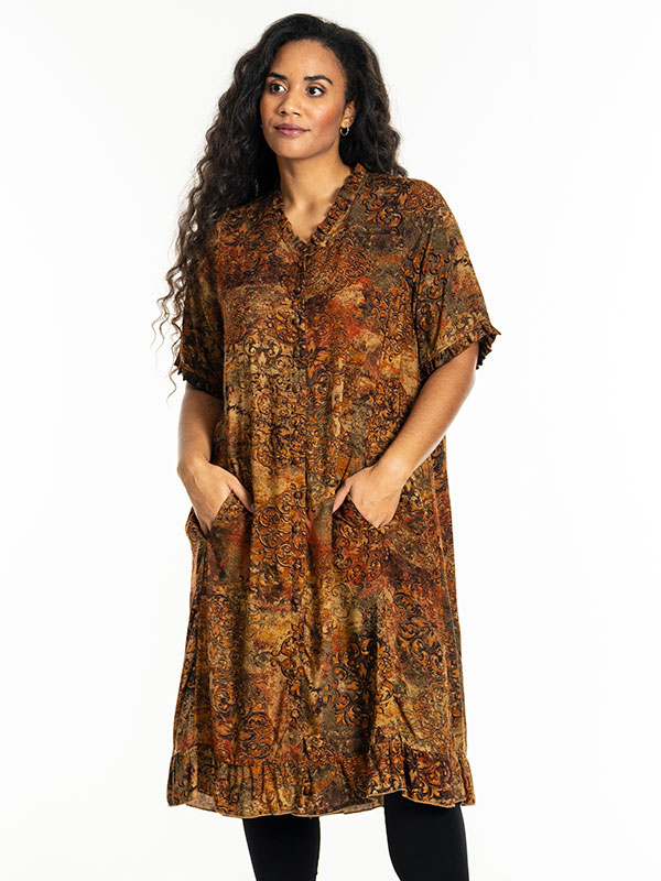 SALLY - Plus Size Kjole fra Studio