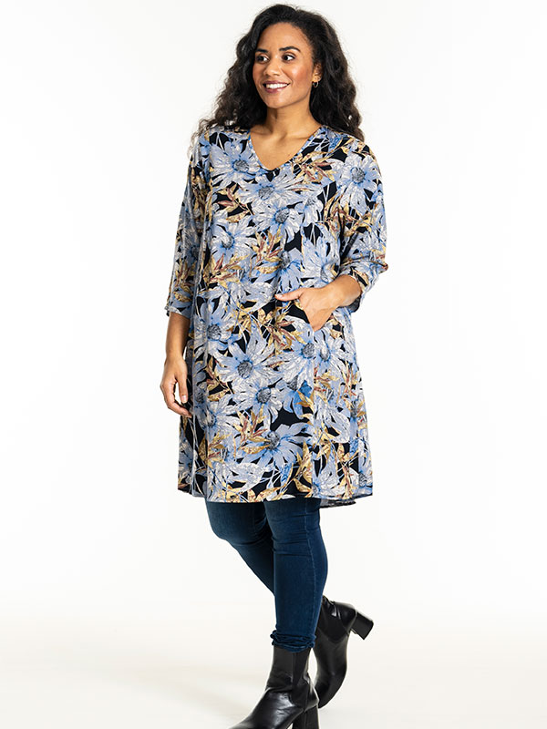 BIRGITTE - Plus Size Kjole fra Studio