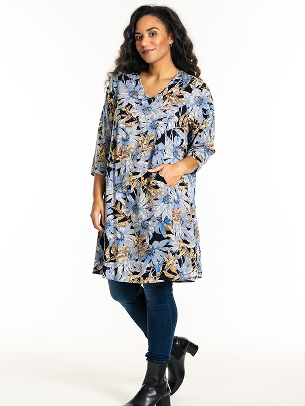 BIRGITTE - Plus Size Kjole fra Studio