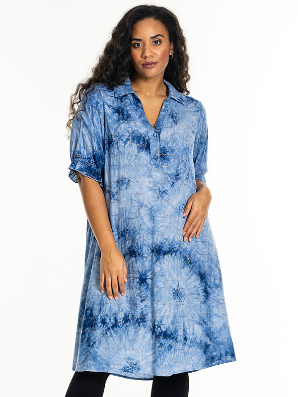 GUNDA - Plus Size Kjole fra Studio