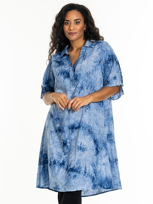 GUNDA - Plus Size Kjole fra Studio