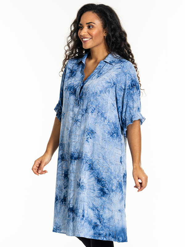 GUNDA - Plus Size Kjole fra Studio