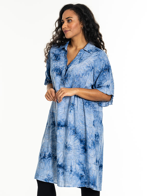 GUNDA - Plus Size Kjole fra Studio