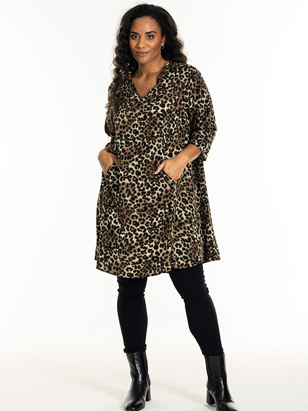 BIRGITTE - Plus Size Kjole fra Studio