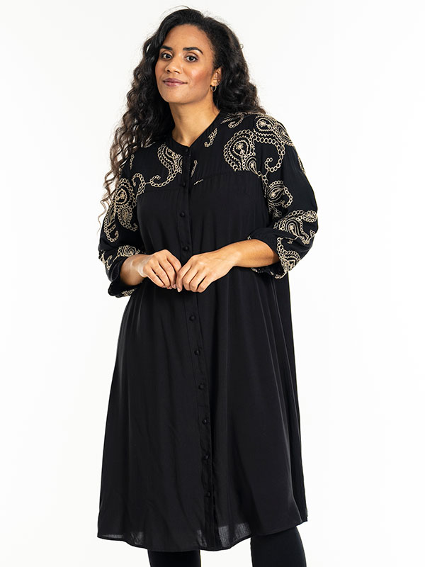GUNDER - Plus Size Kjole fra Studio