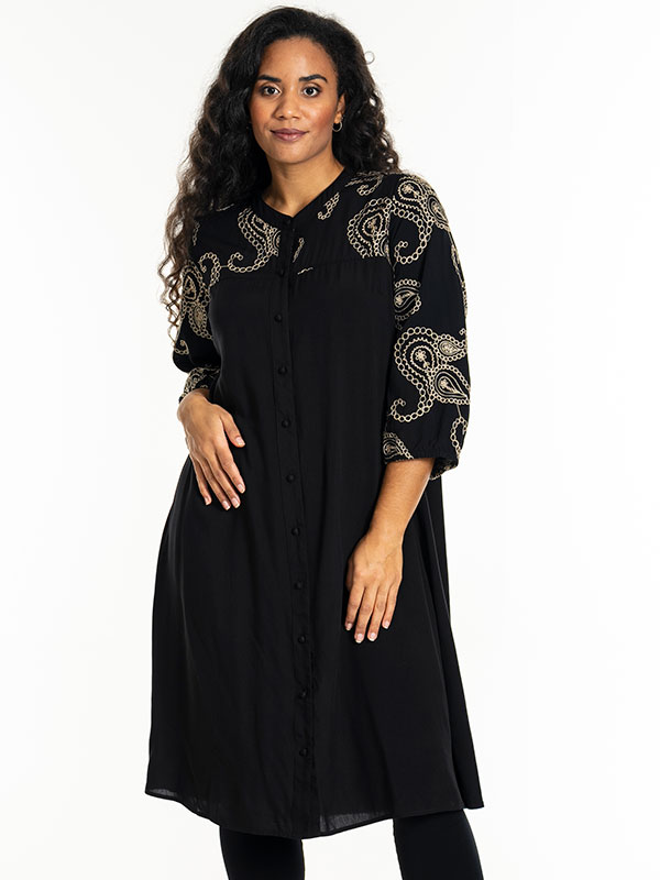 GUNDER - Plus Size Kjole fra Studio