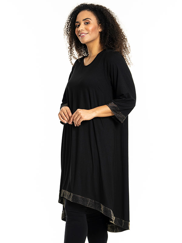 EVELYN - Plus Size Kjole fra Studio