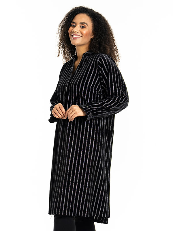 GUNDA - Plus Size Kjole fra Studio