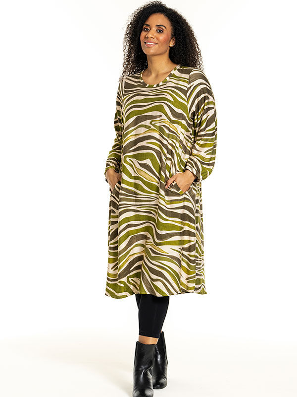 ILY - Plus Size Kjole fra Studio