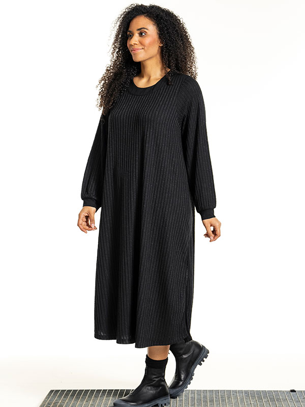 INGERMETTE - Plus Size Kjole fra Studio