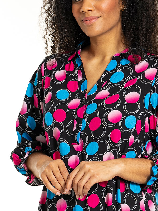 GUNDA - Plus Size Kjole fra Studio