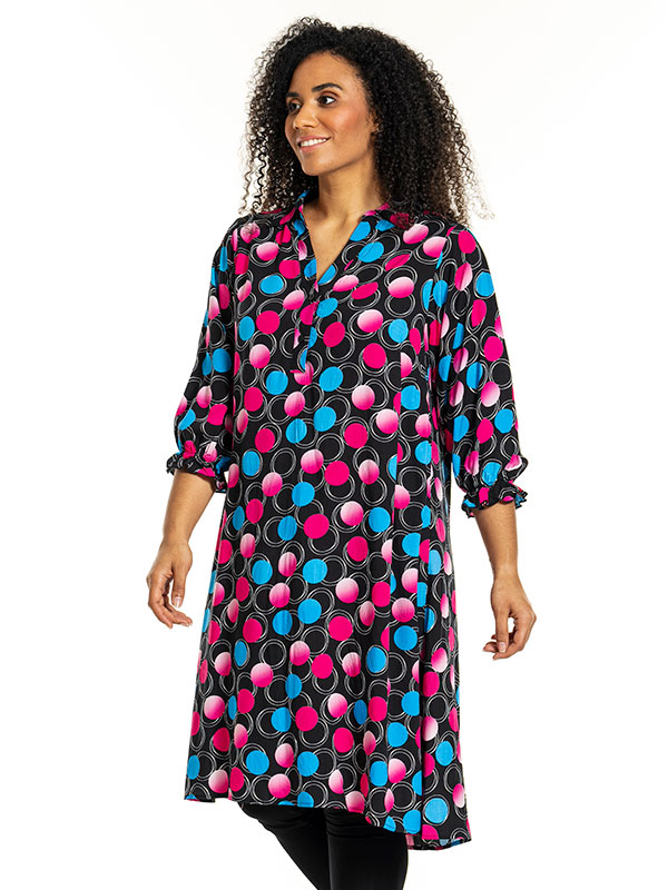 GUNDA - Plus Size Kjole fra Studio