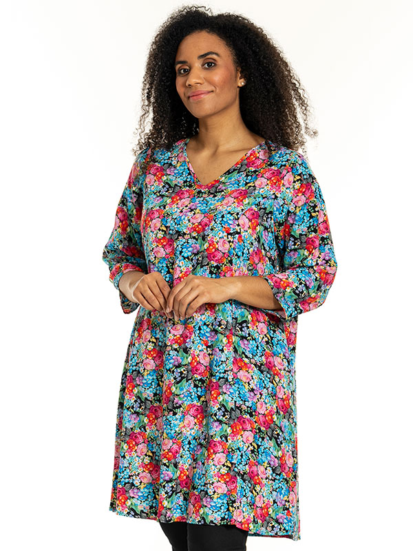 BIRGITTE - Plus Size Kjole fra Studio