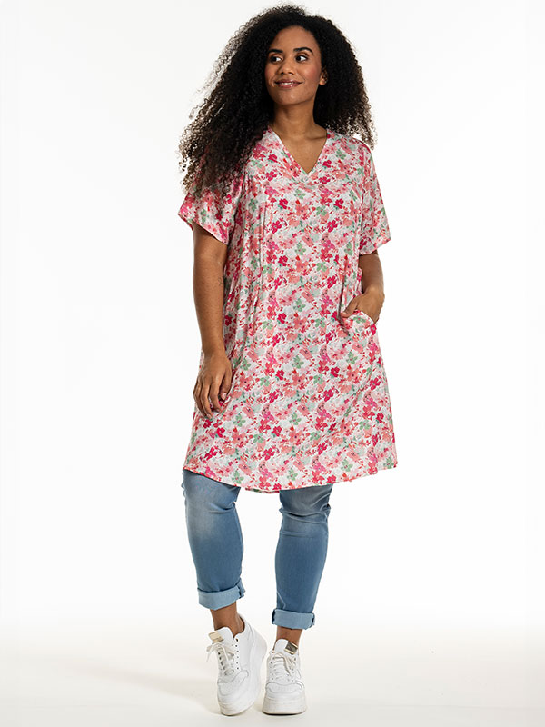 BIRGITTE - Plus Size Kjole fra Studio