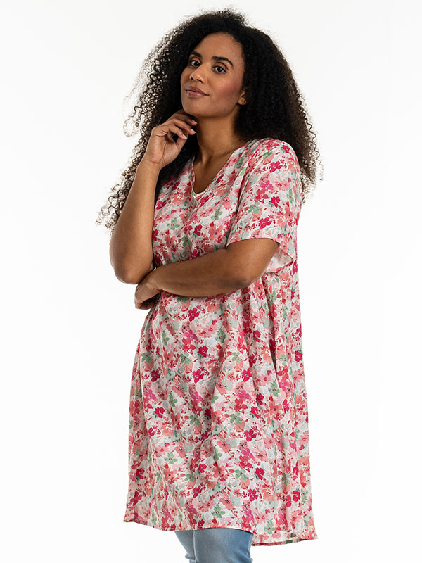BIRGITTE - Plus Size Kjole fra Studio
