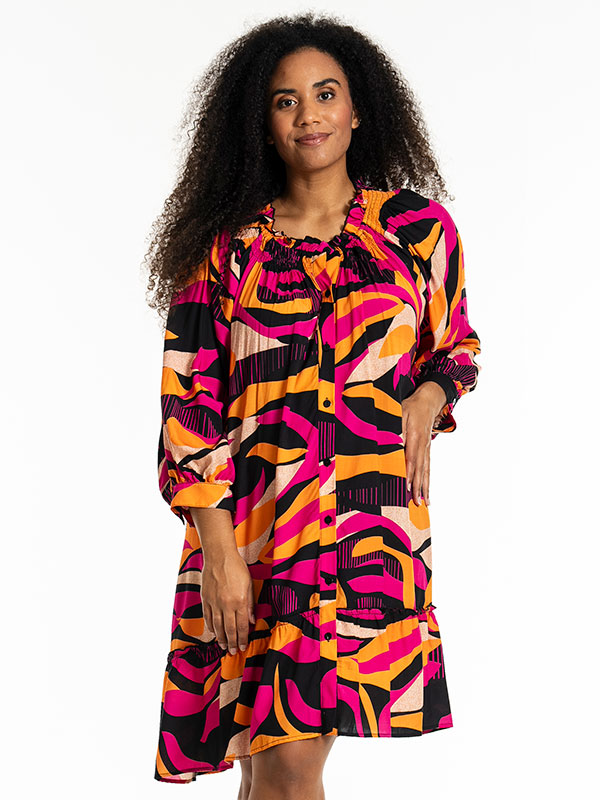 JEANETT - Plus Size Kjole fra Studio