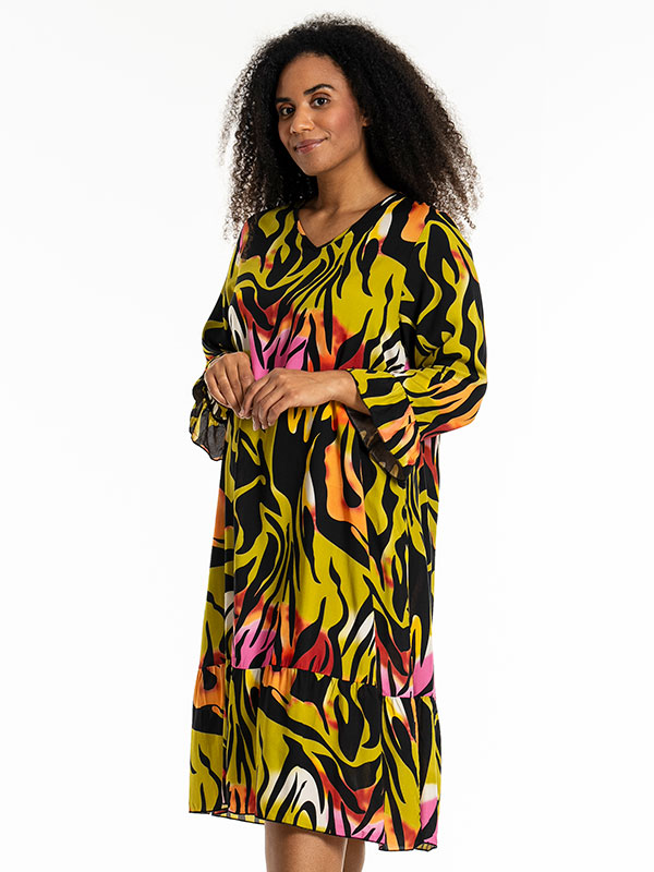 JUNNI - Plus Size Kjole fra Studio