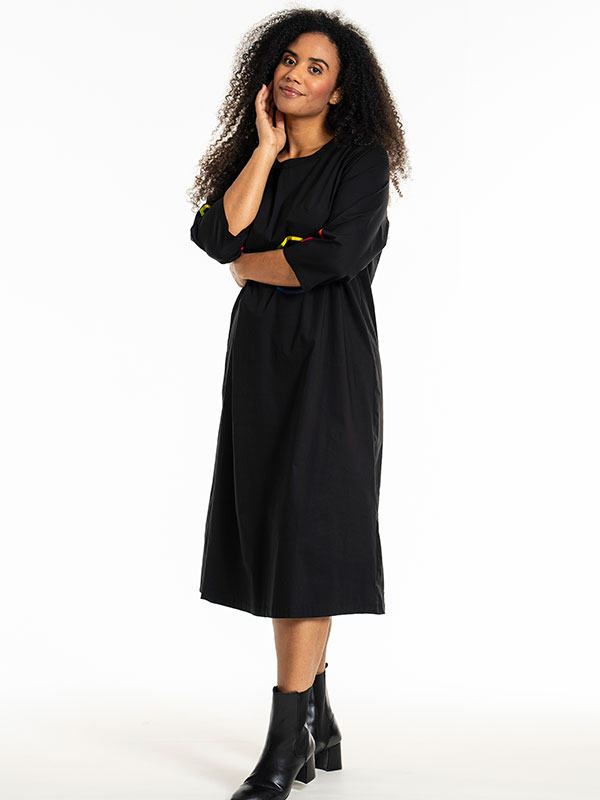 JASMINA - Plus Size Kjole fra Studio