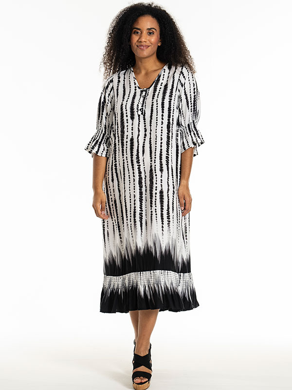 GENA - Plus Size Kjole fra Studio