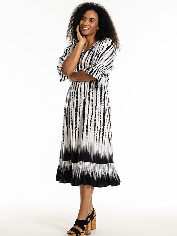 GENA - Plus Size Kjole fra Studio
