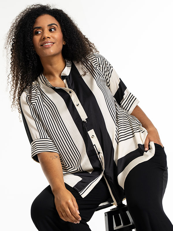 JORUN - Plus Size Bluse fra Studio