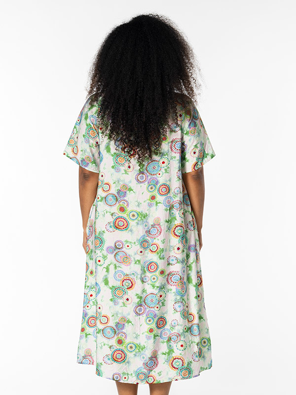 SOLVEJ - Plus Size Kjole fra Studio