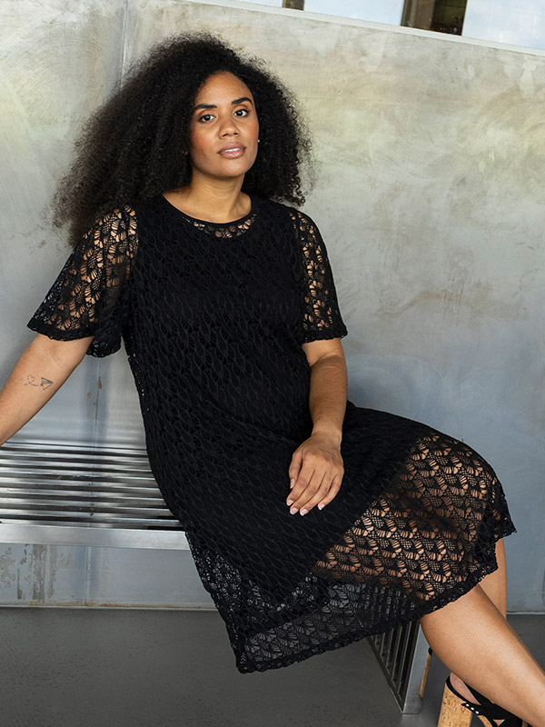 PERNILLE - Plus Size Kjole fra Studio