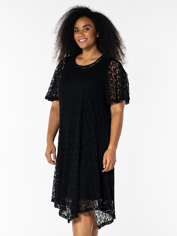 PERNILLE - Plus Size Kjole fra Studio
