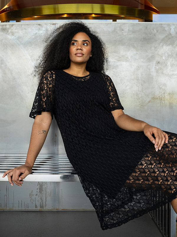 PERNILLE - Plus Size Kjole fra Studio